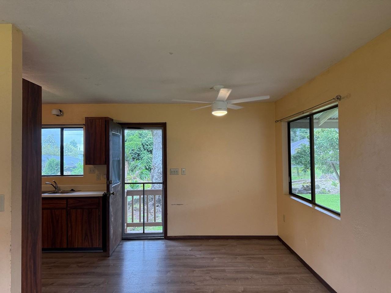 2305A Kinoole St - Photo 3 of 6