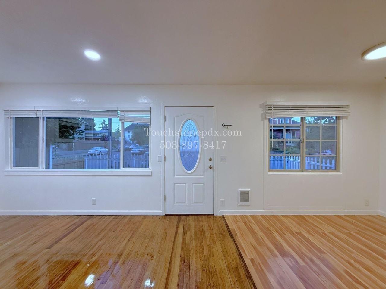 535 Ne Webster St - Photo 4 of 37