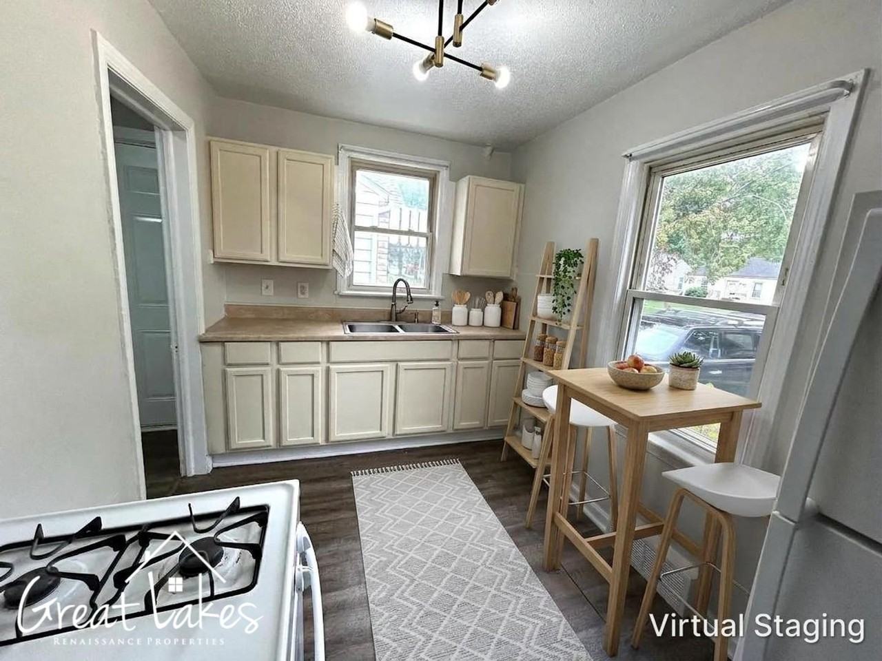 18541 Washtenaw St - Photo 3 of 12
