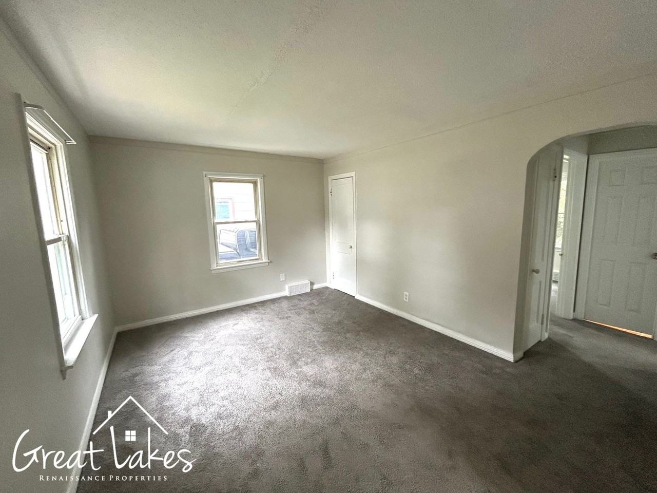 18541 Washtenaw St - Photo 7 of 12