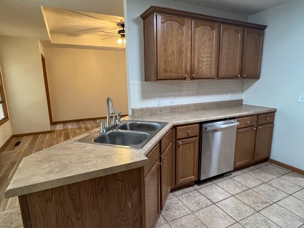 2957 W Cardinal St - Photo 6 of 31
