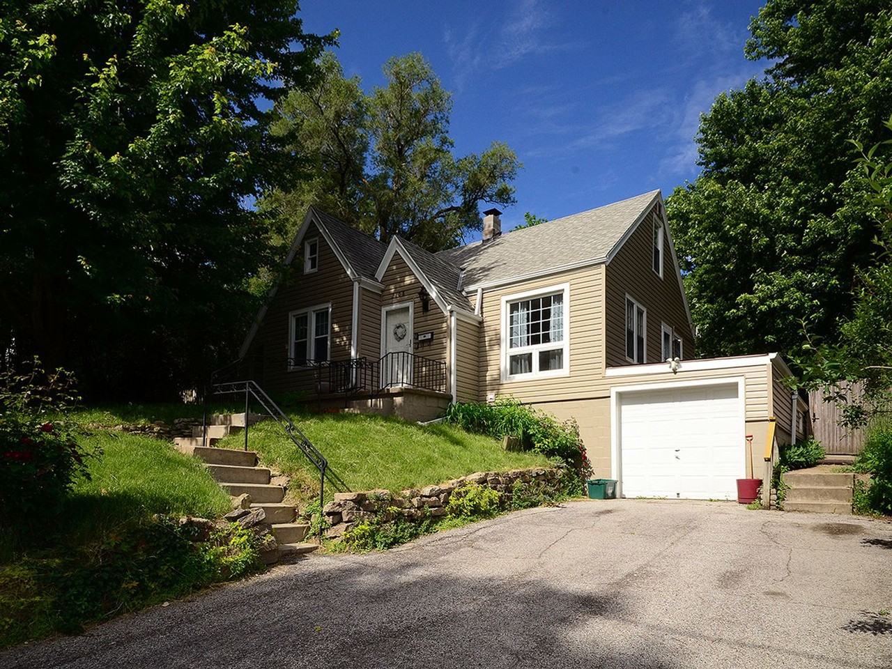2108 S 46th St - Photo 5 of 50