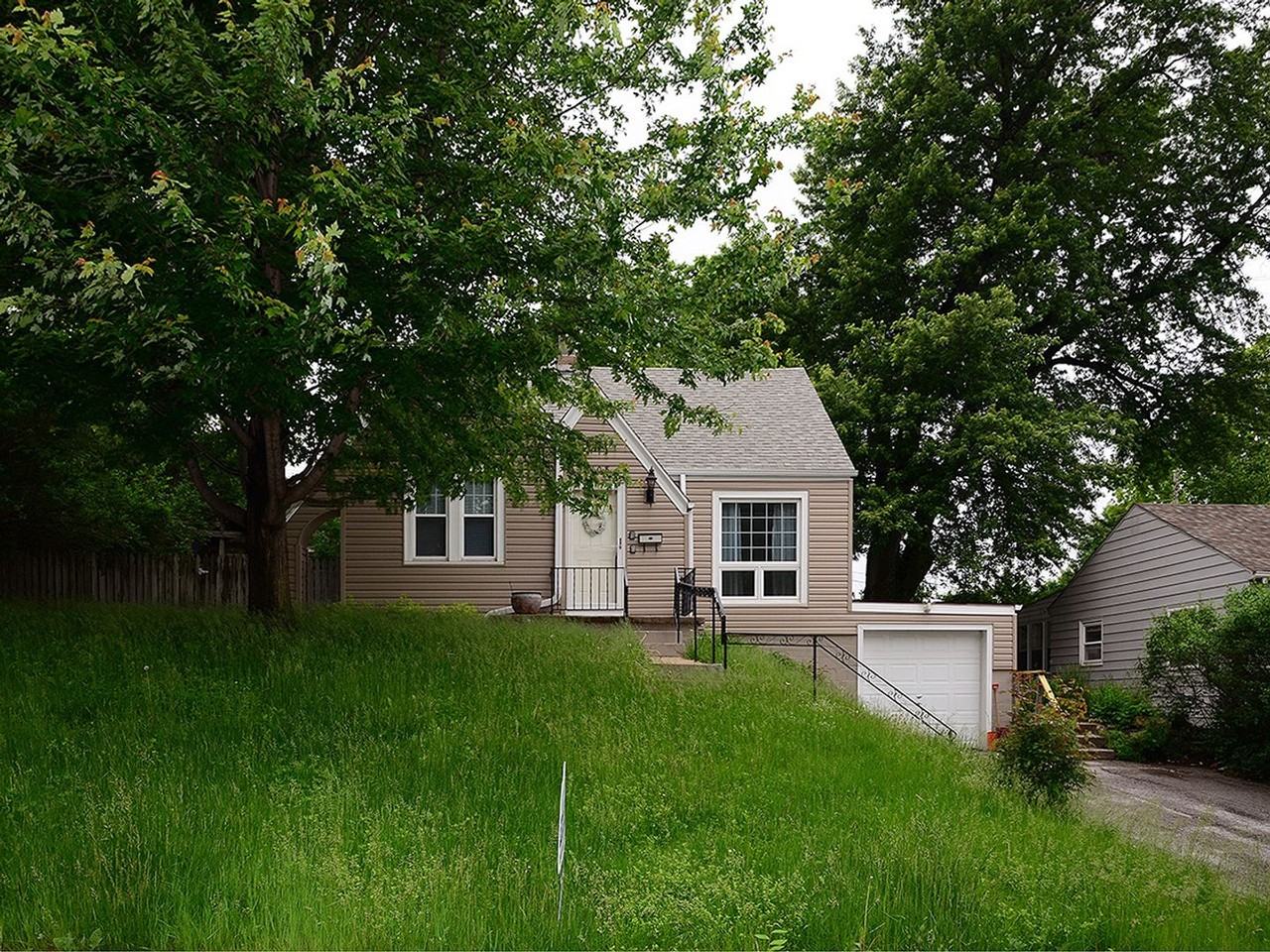 2108 S 46th St - Photo 6 of 50