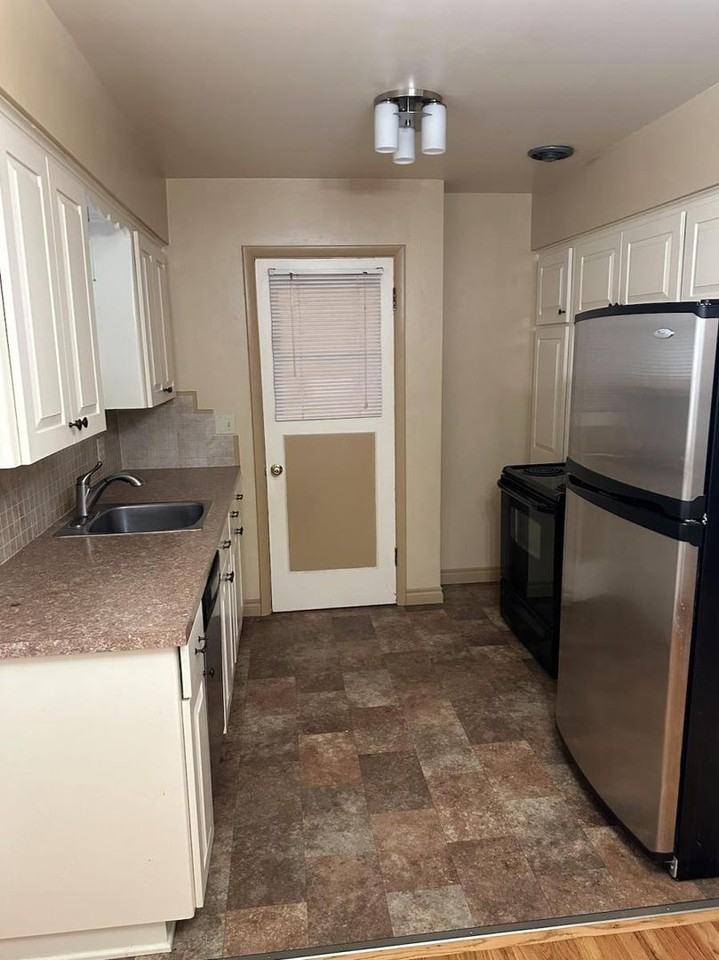 1224 S Jefferson St - Photo 2 of 7