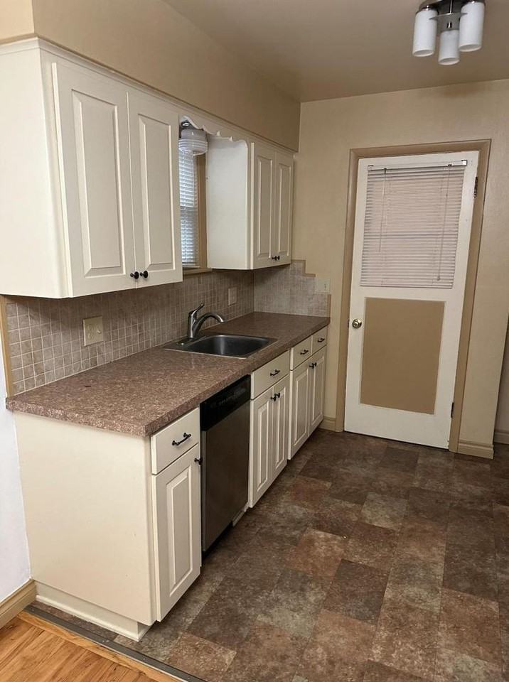 1224 S Jefferson St - Photo 3 of 7
