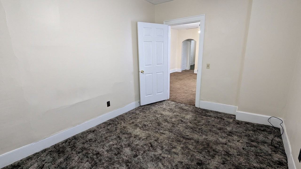212 North Ave Ne #1 - Photo 4 of 21