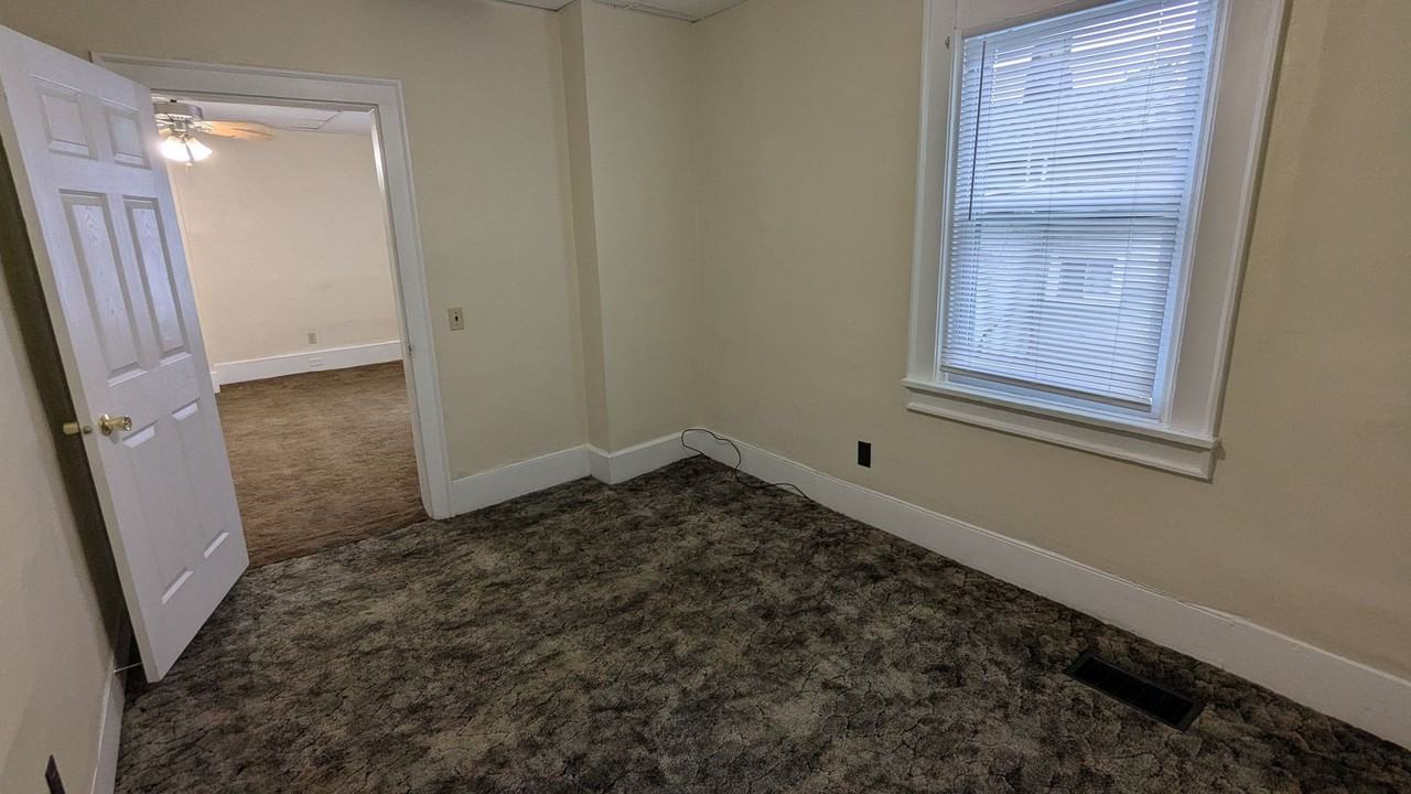 212 North Ave Ne #1 - Photo 5 of 21