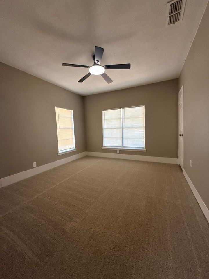 2806 Miami Ave - Photo 5 of 7