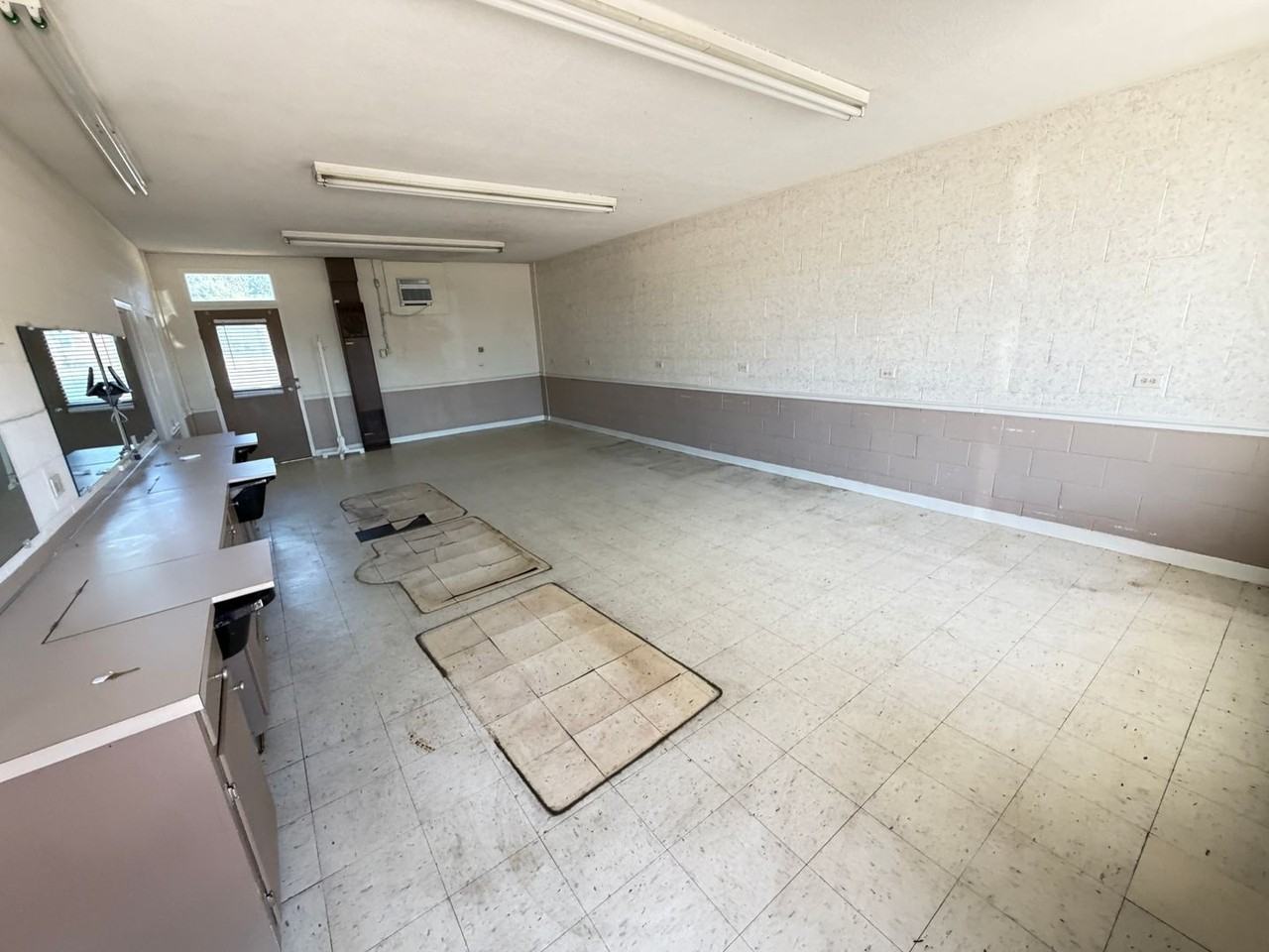 132 S Salisbury Gq Ave - Photo 3 of 6