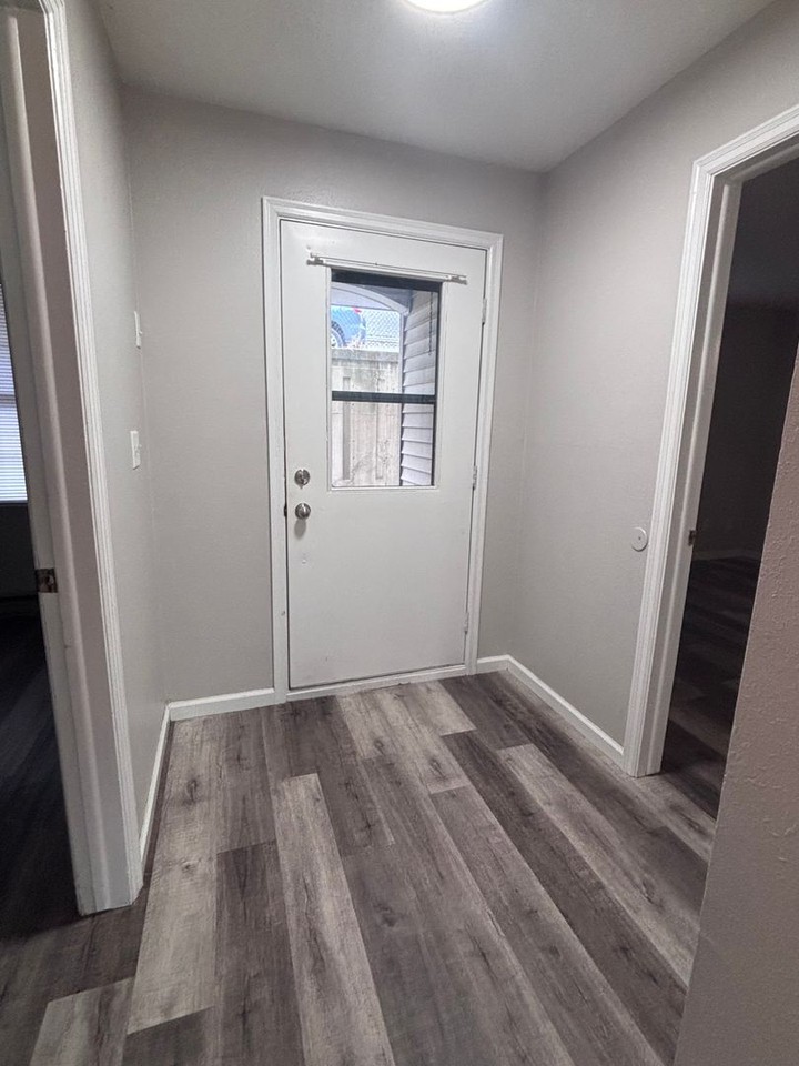 927 Delmar Ct - Photo 2 of 11