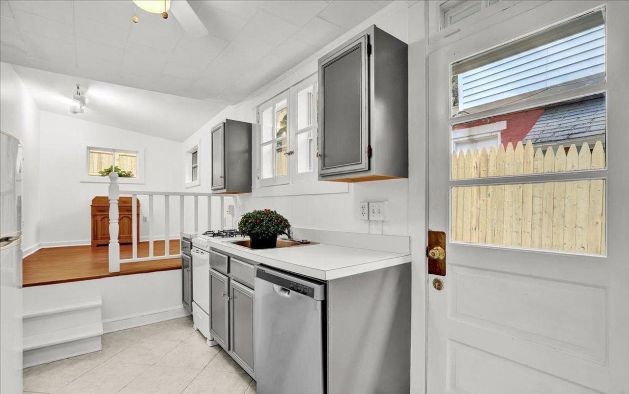 249 W Walnut St - Photo 4 of 20