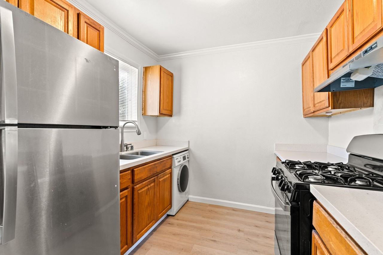 1900 103rd Ave - Photo 7 of 16
