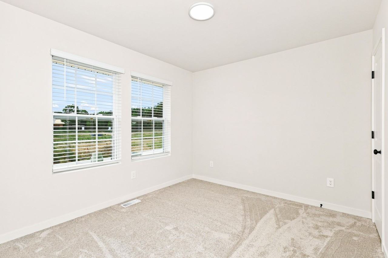 6131 Tigris Ave - Photo 5 of 30