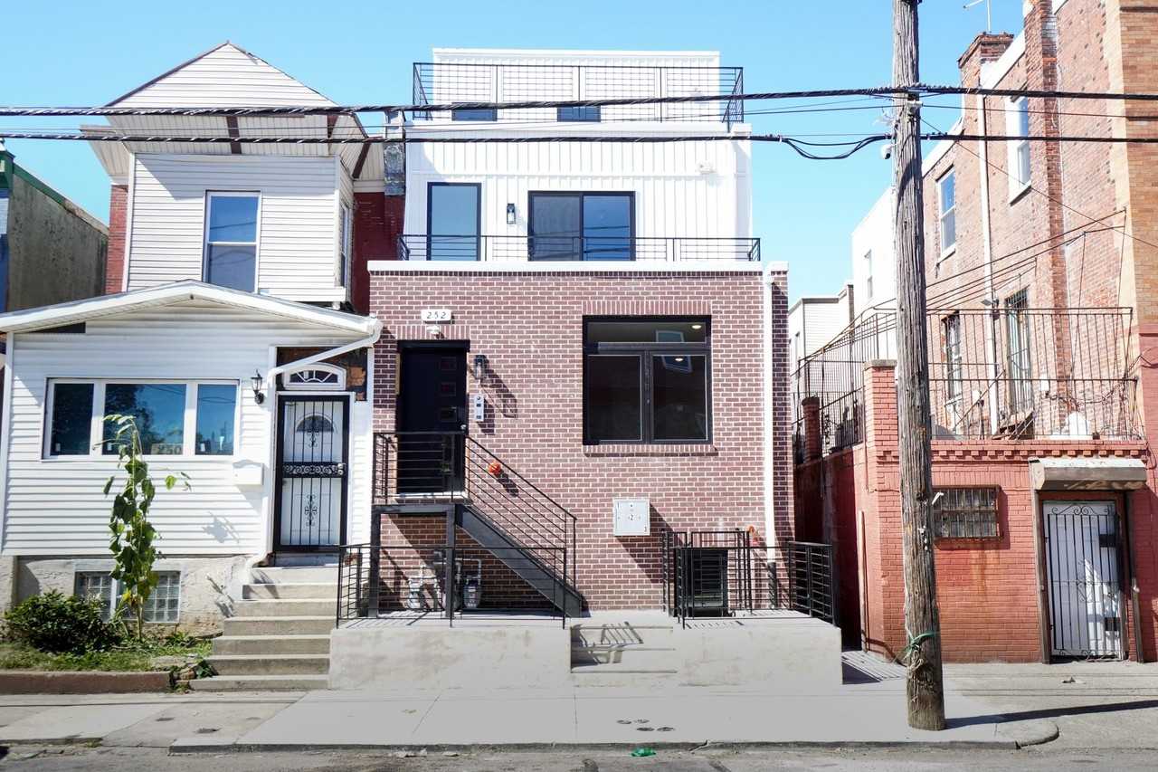 252 N 61ST - Photo 2 of 2