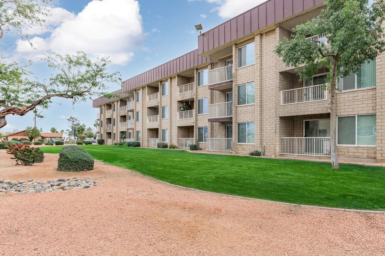 Washington Manor Apartments - Photo 4 of 14