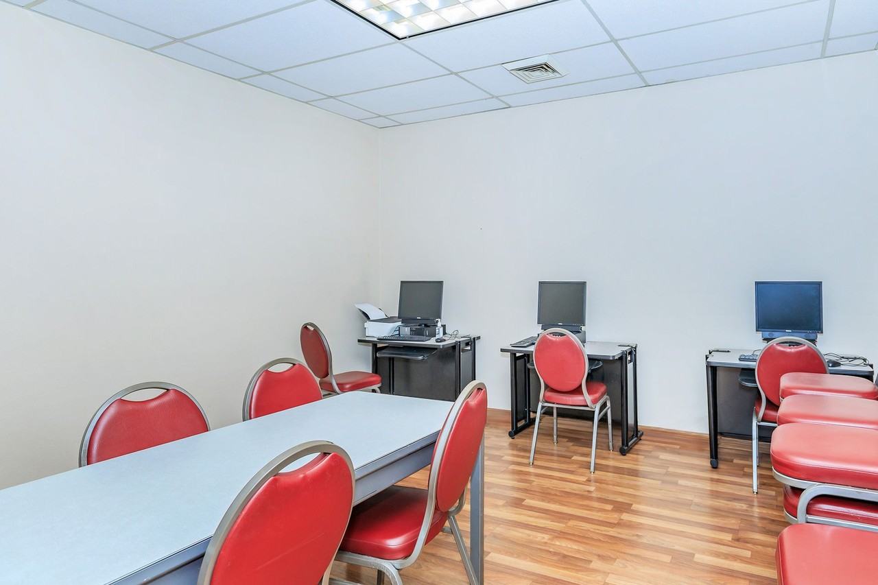 Washington Manor Apartments - Photo 7 of 14