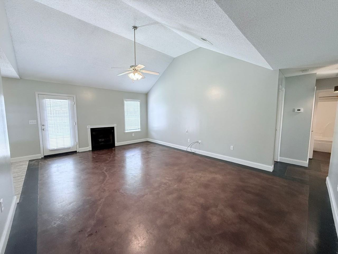 309 Eagles Point Dr - Photo 2 of 27