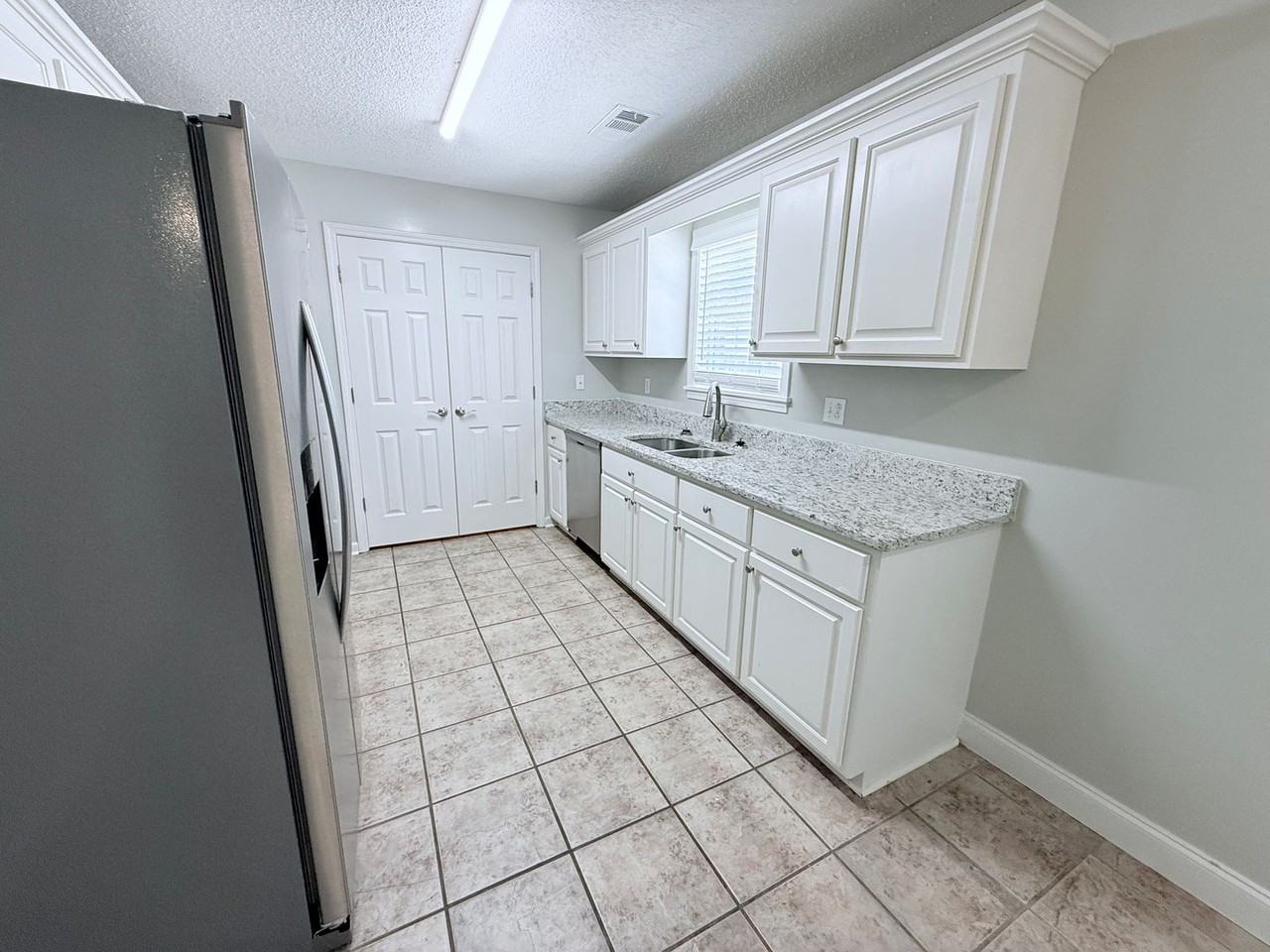 309 Eagles Point Dr - Photo 5 of 27