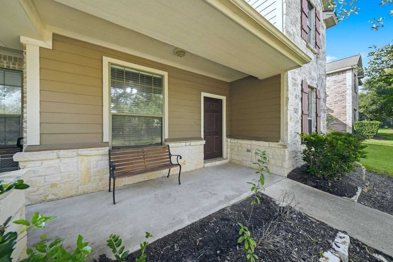 104 Kleine Ln - Photo 3 of 31