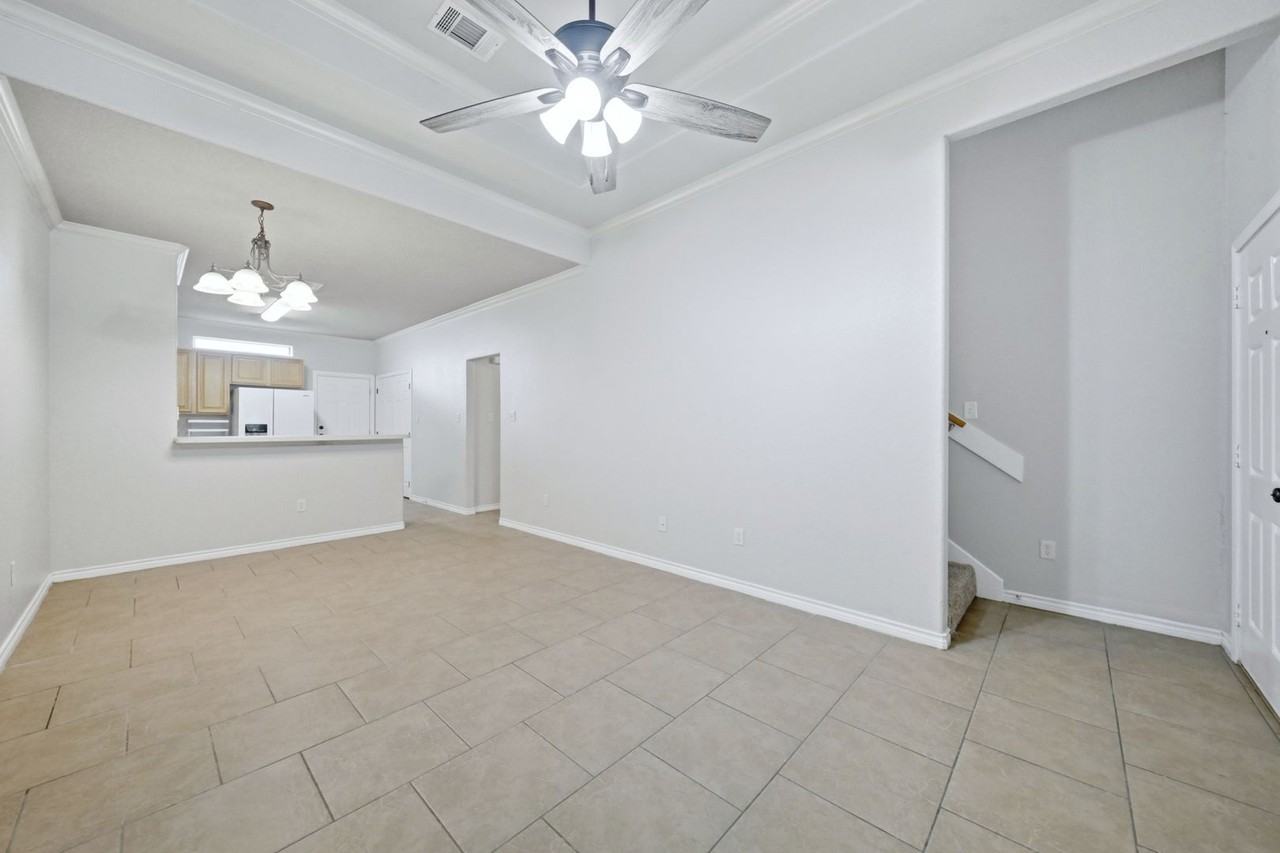 104 Kleine Ln - Photo 6 of 31