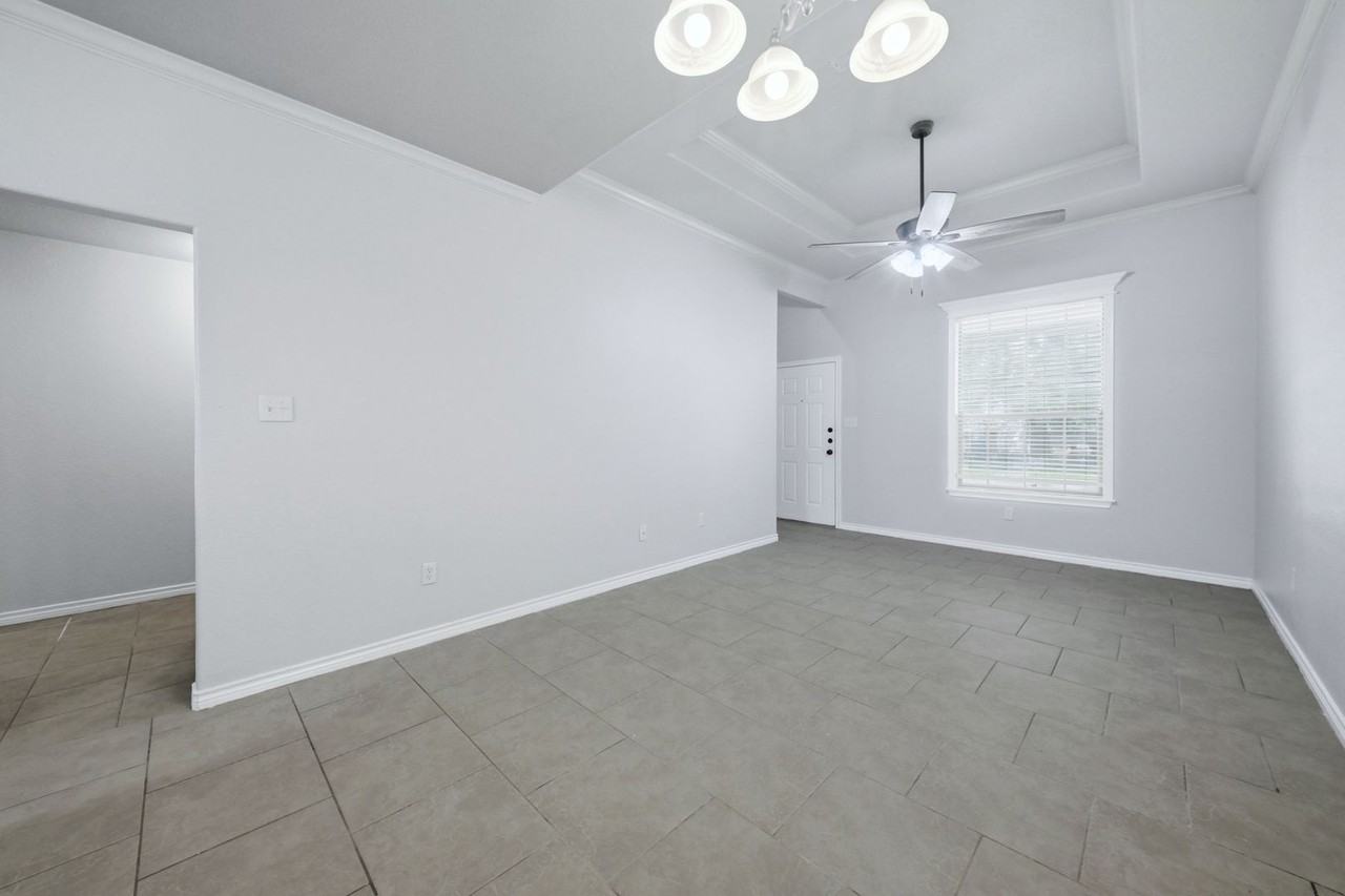 104 Kleine Ln - Photo 7 of 31