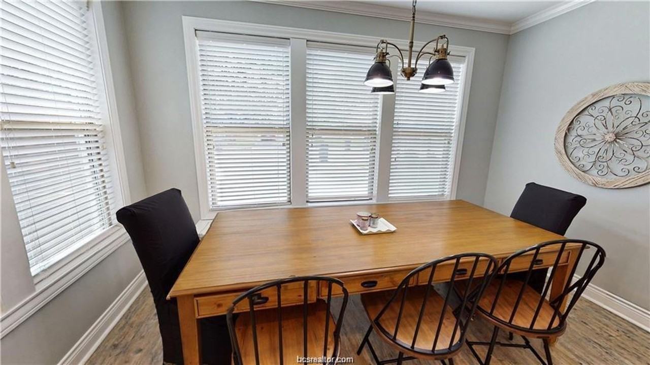 297 Glade St - Photo 6 of 23