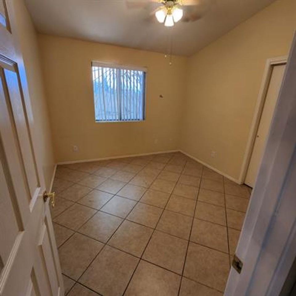 1382 W Via Rio Blanco - Photo 4 of 11