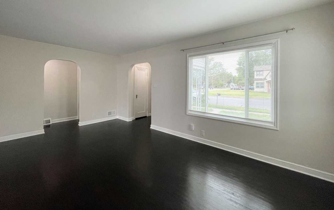 2206 N Monroe St - Photo 3 of 17