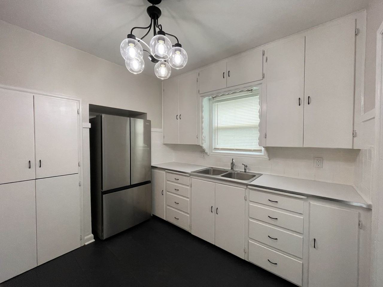 2206 N Monroe St - Photo 7 of 17