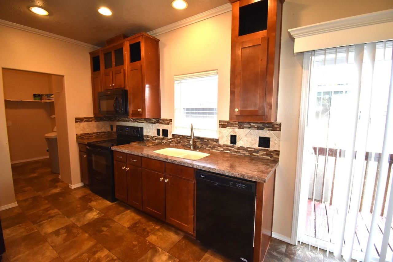 35719 Engle Rd Se - Photo 2 of 24