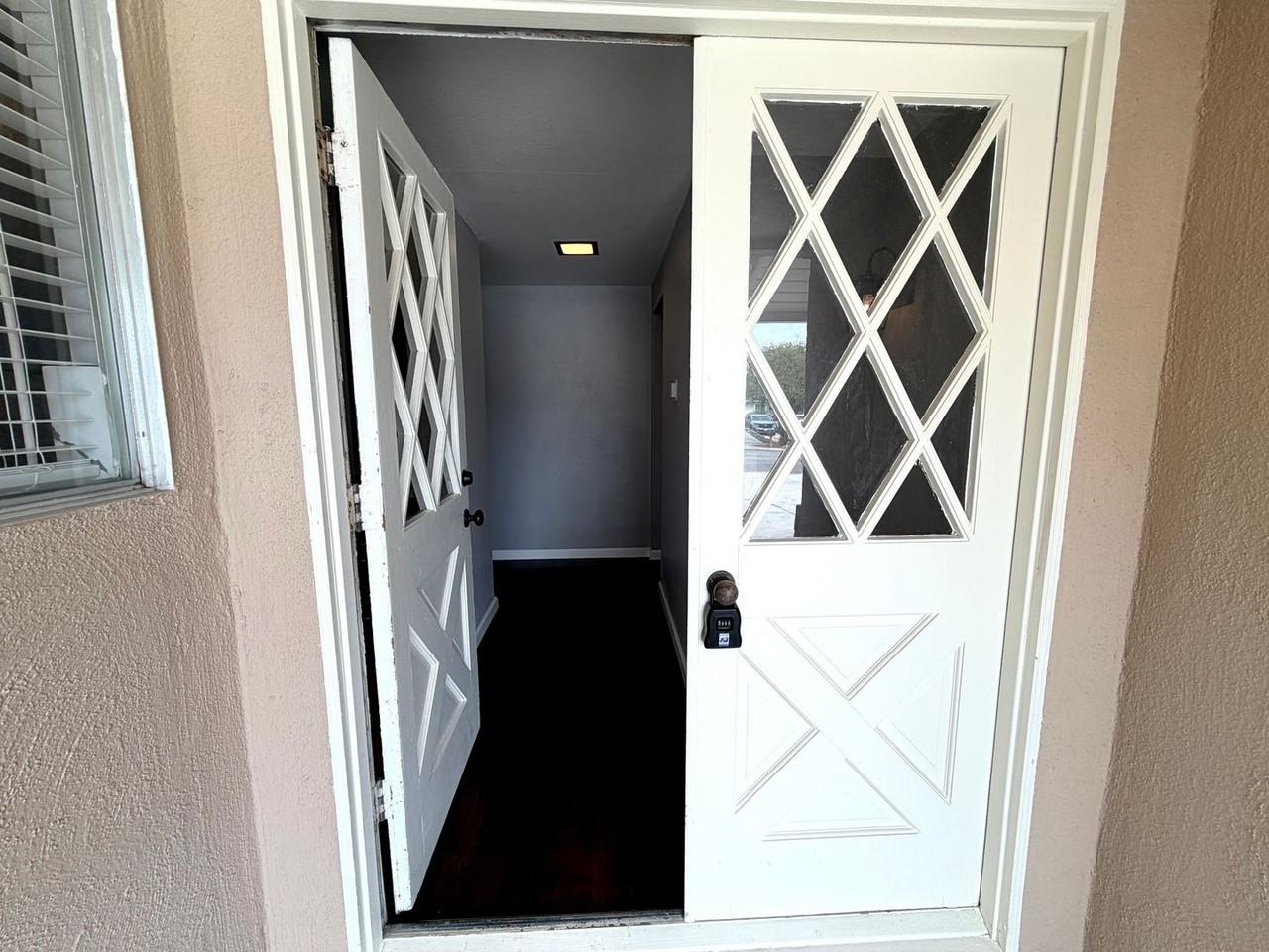 7616 Dartmoor Ave - Photo 4 of 37
