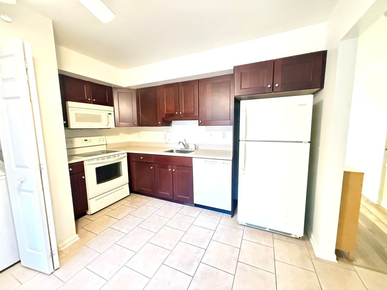 304 Brookwood Dr - Photo 5 of 20
