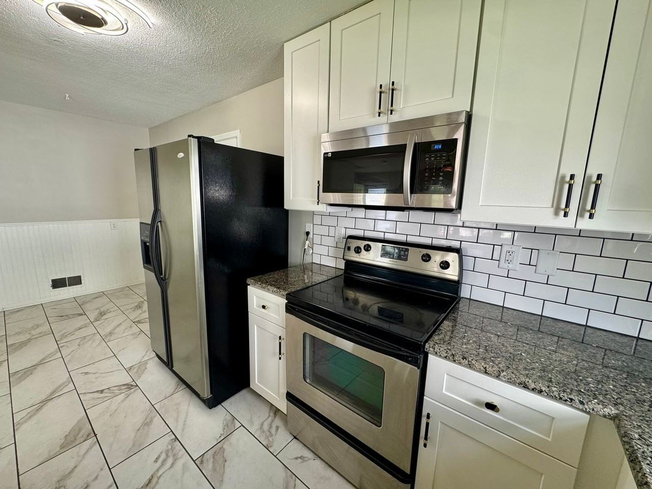 2304 Clay St - Photo 4 of 44