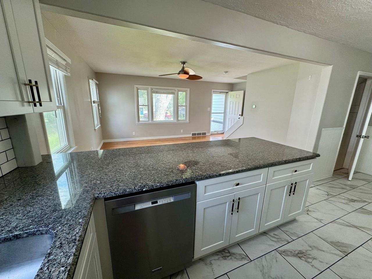 2304 Clay St - Photo 5 of 44
