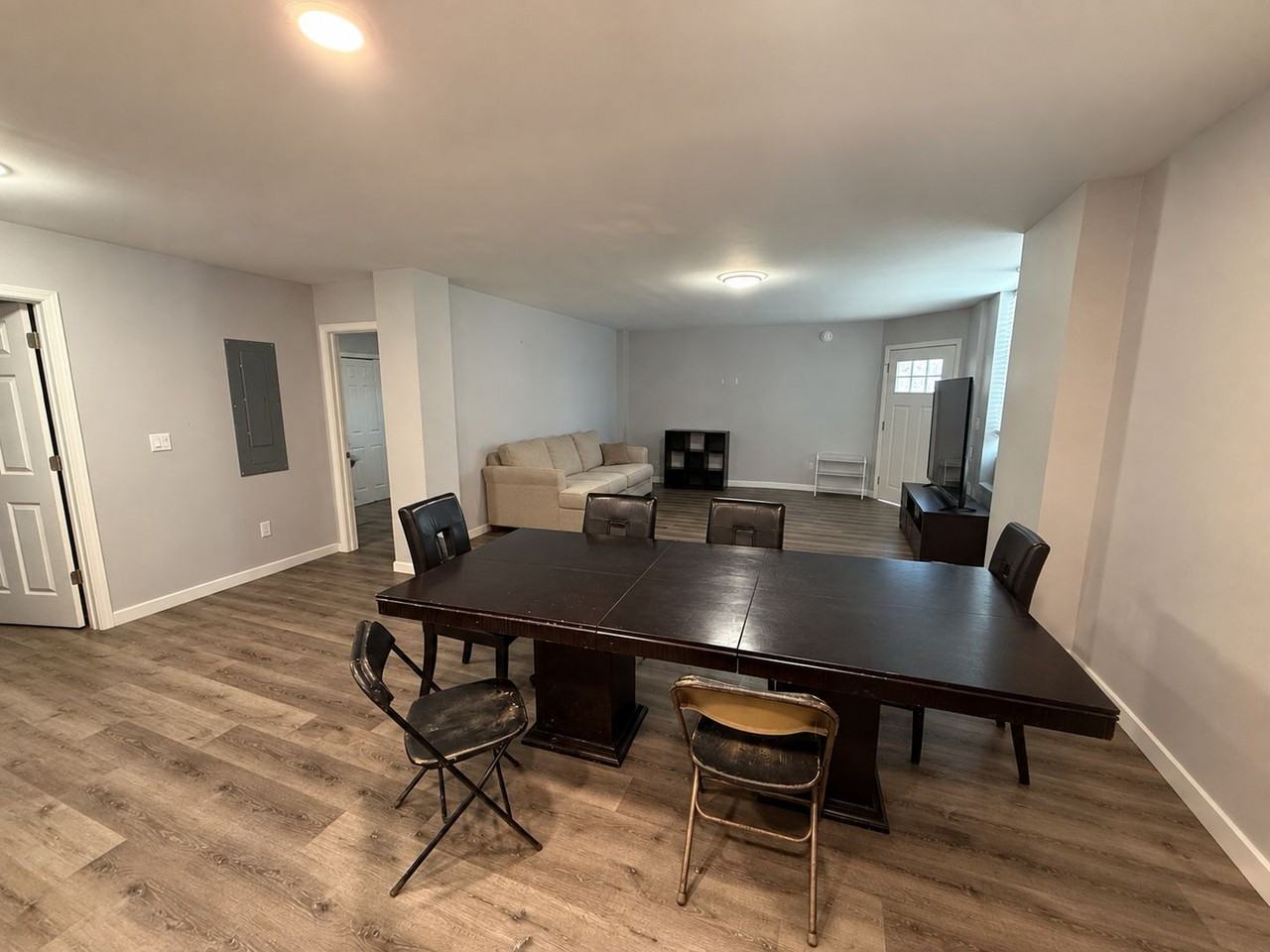 652 Pennsylvania Ave - Photo 5 of 13