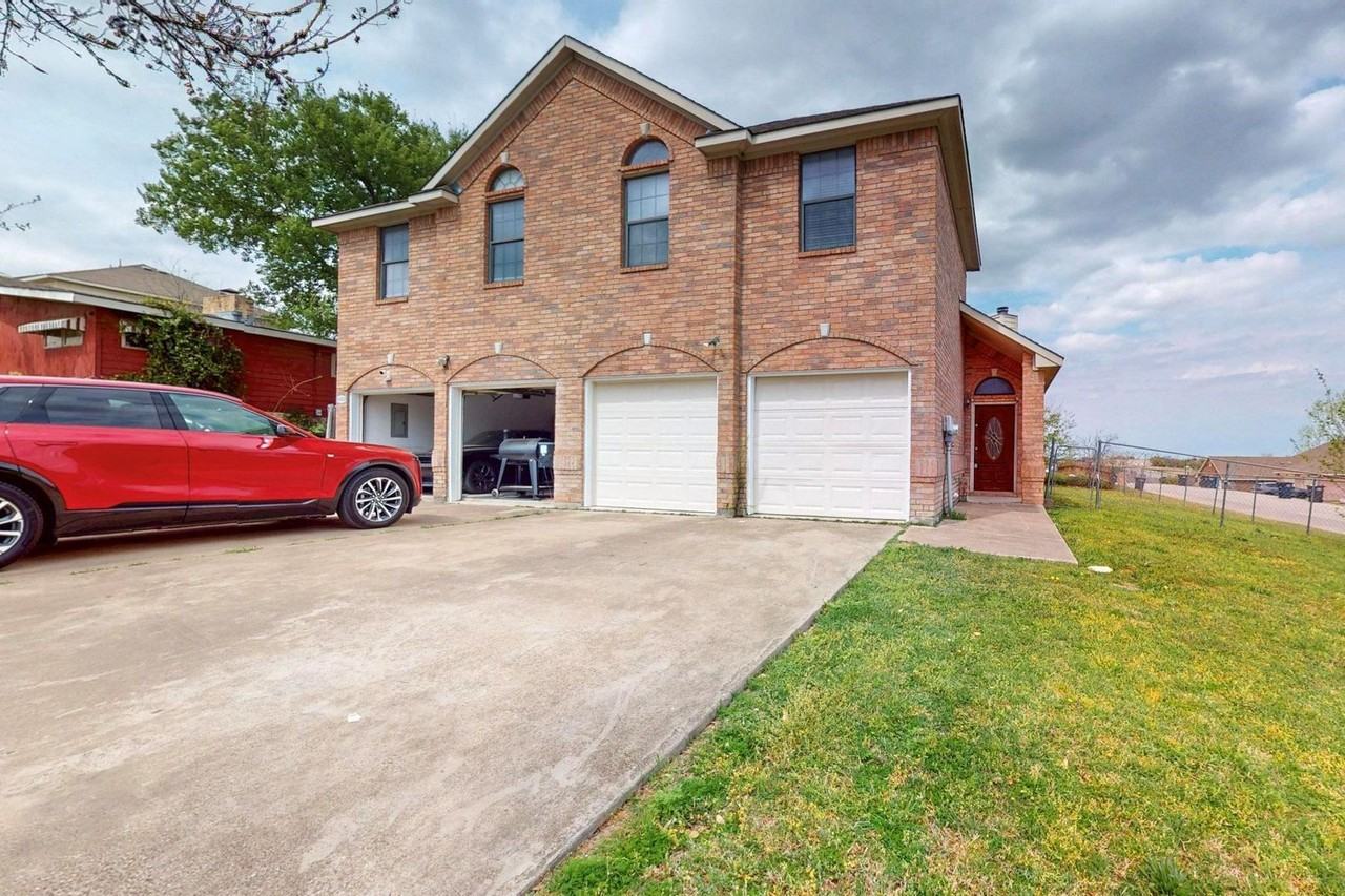 8002 Arbor Ave - Photo 3 of 4