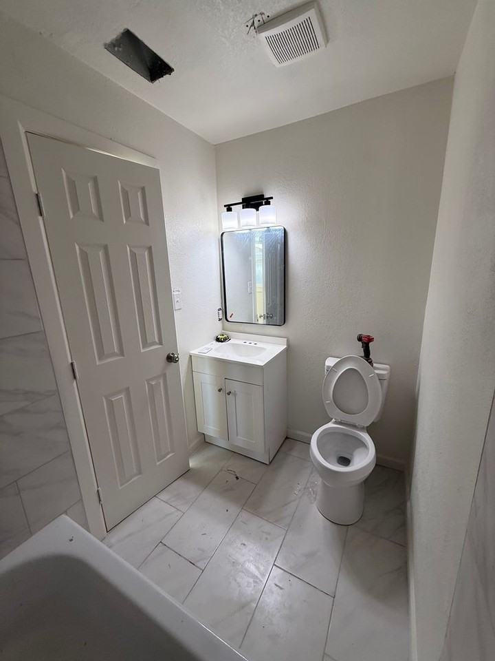712 Surghnor St - Photo 7 of 11