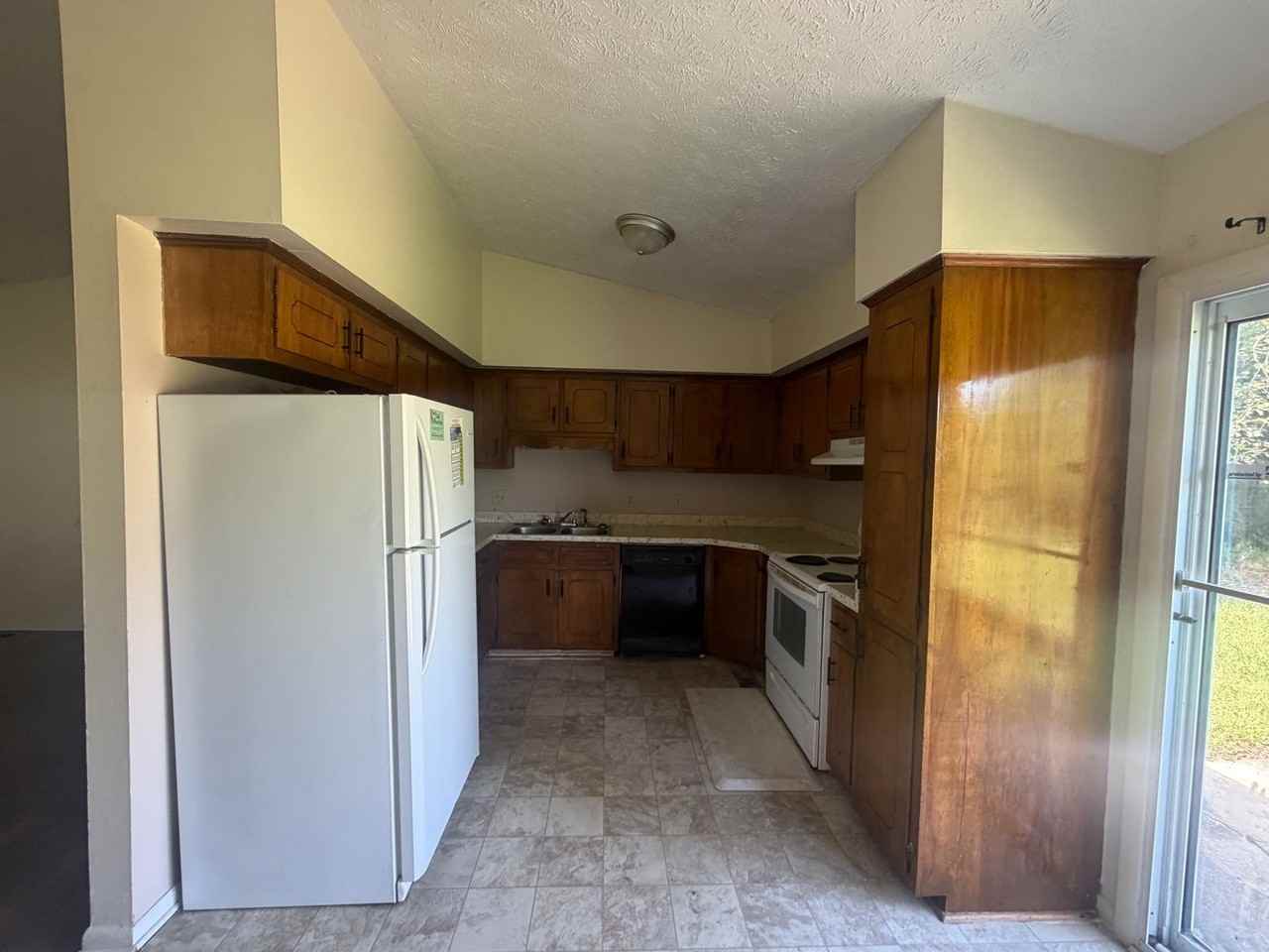 1855 Berriedale Dr - Photo 3 of 13