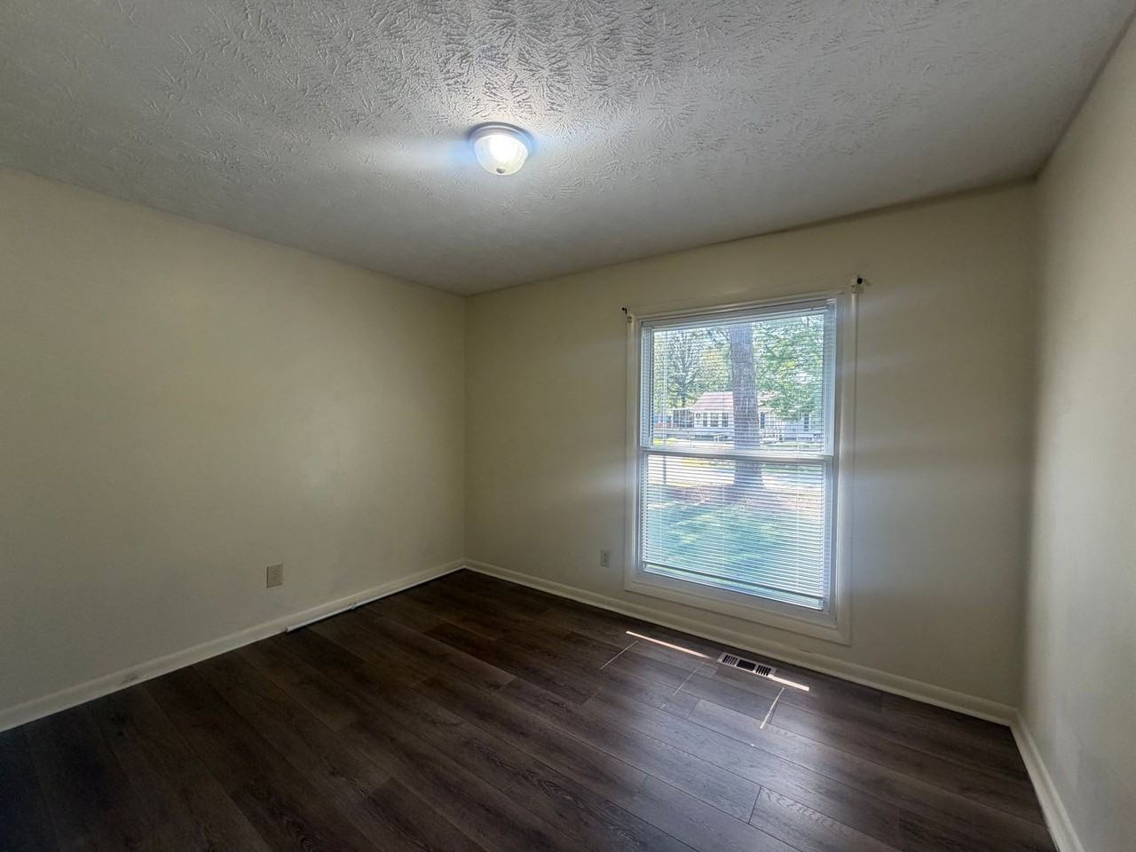 1855 Berriedale Dr - Photo 5 of 13