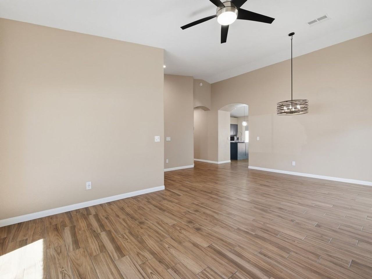 8647 E Bullrider Pl - Photo 5 of 34