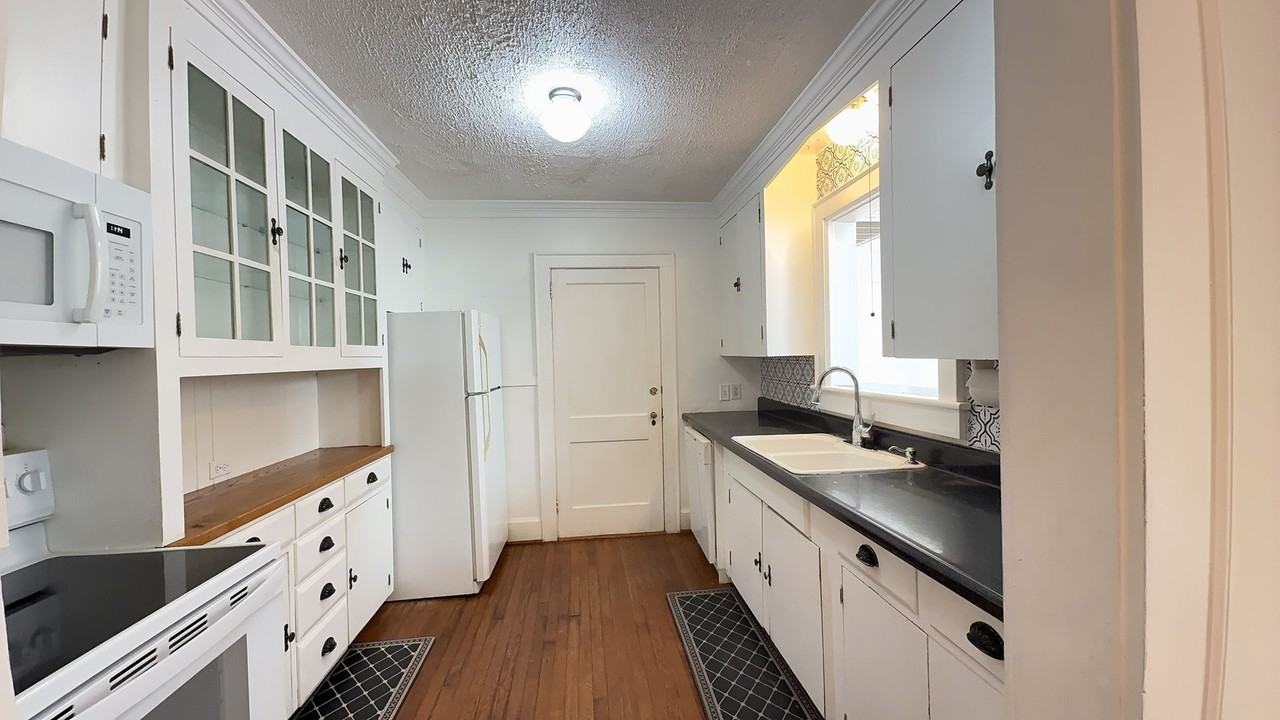 103 Windham Rd - Photo 2 of 16