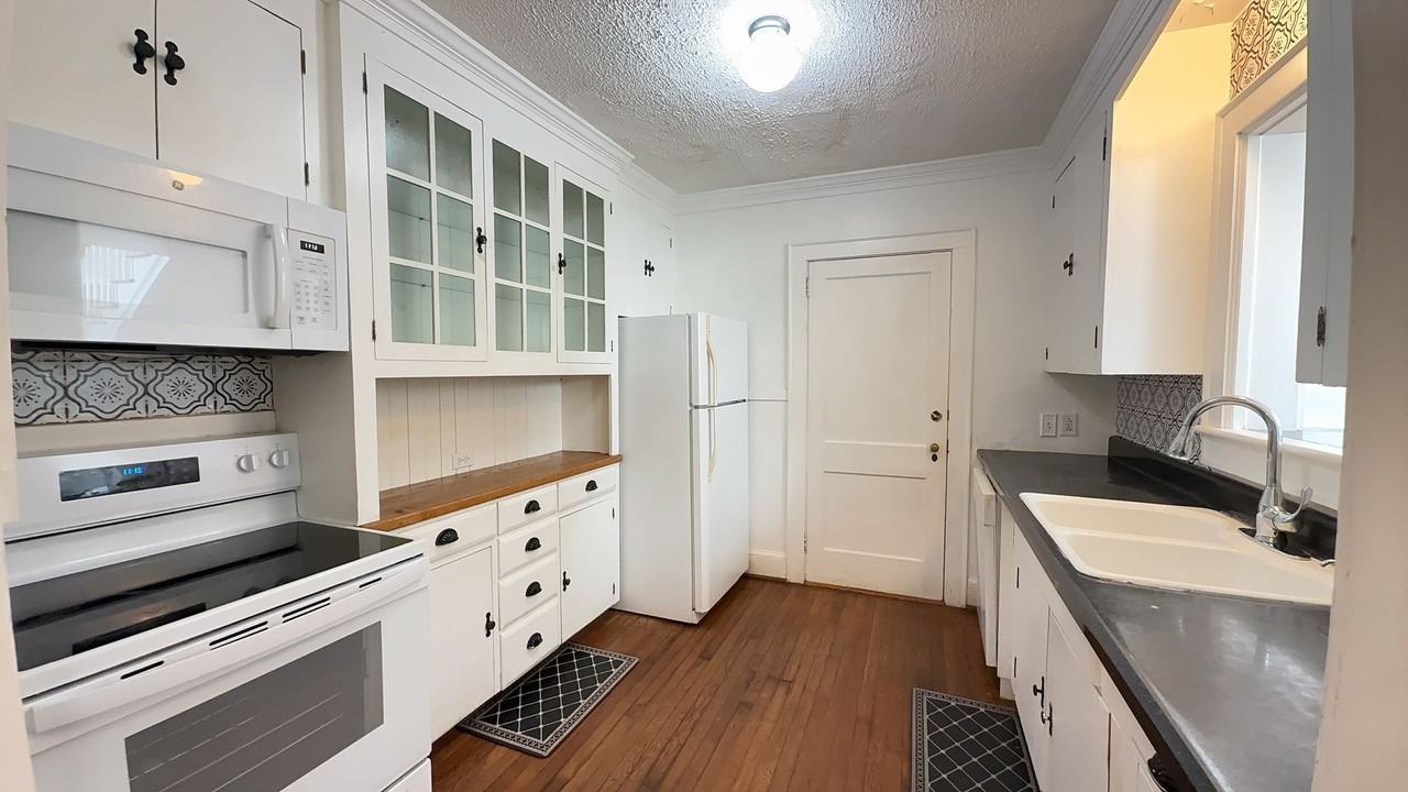 103 Windham Rd - Photo 3 of 16