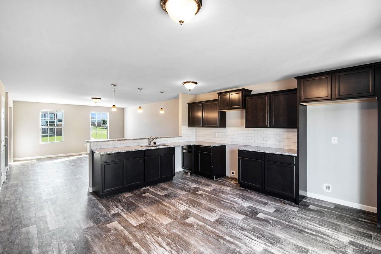 23114 Anfield Dr - Photo 3 of 21