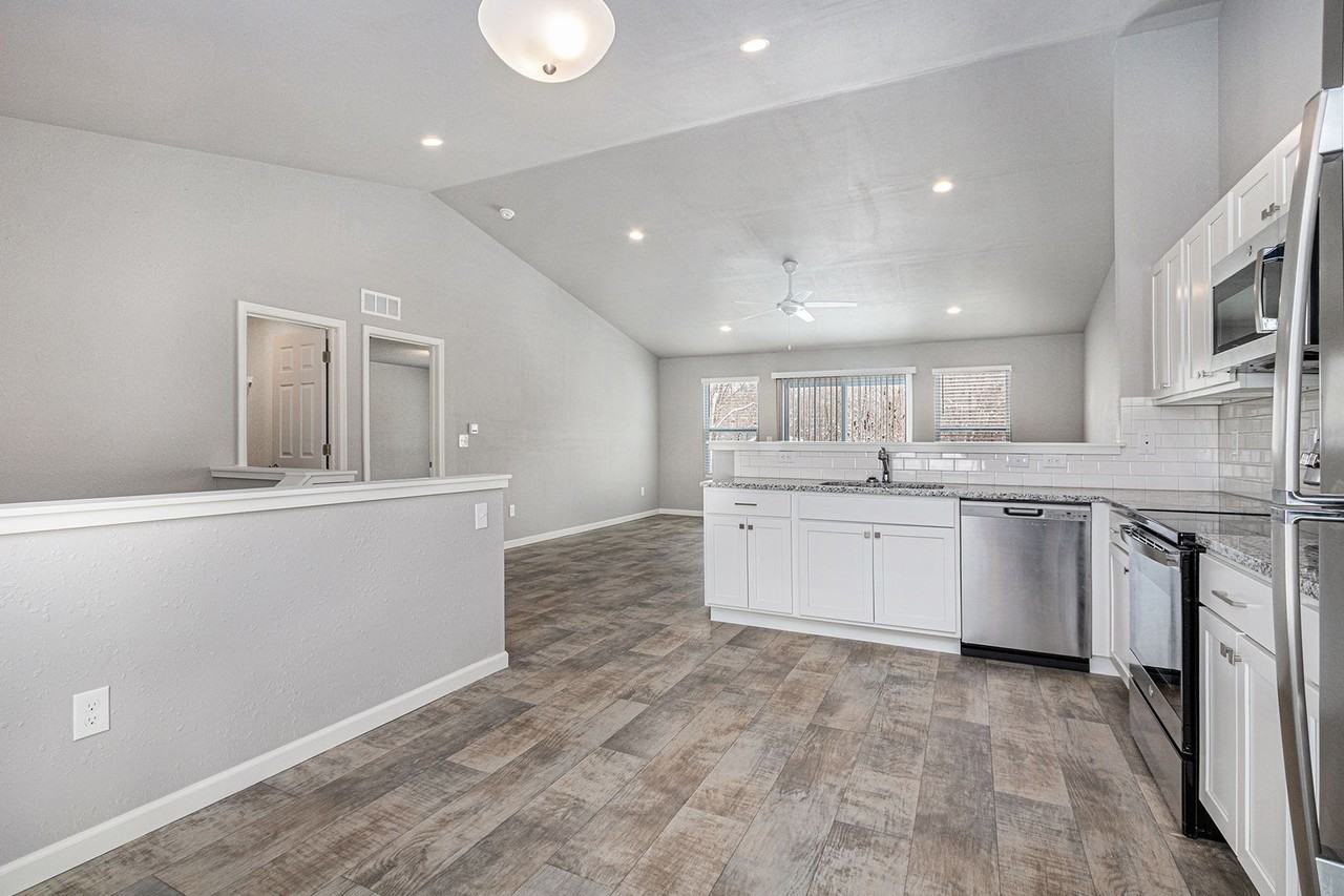 6816 Tyler Dr - Photo 3 of 24