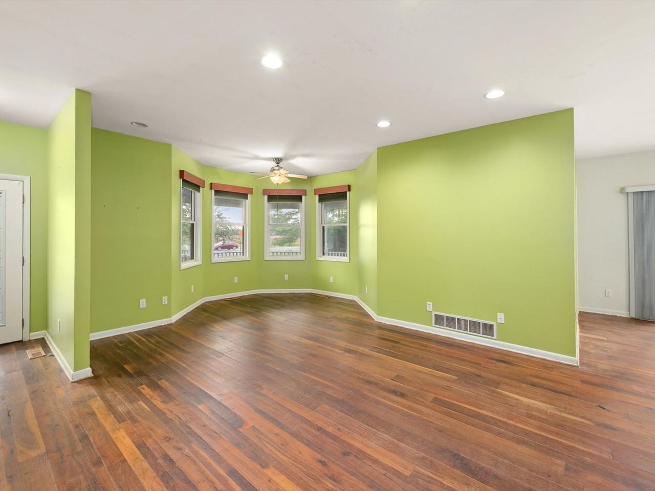 18890 Harbeson Rd - Photo 4 of 39