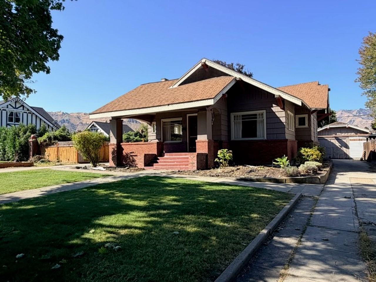 120 S Franklin Ave - Photo 2 of 5