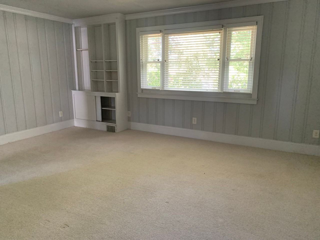 9129 Beatties Ford Rd - Photo 4 of 17