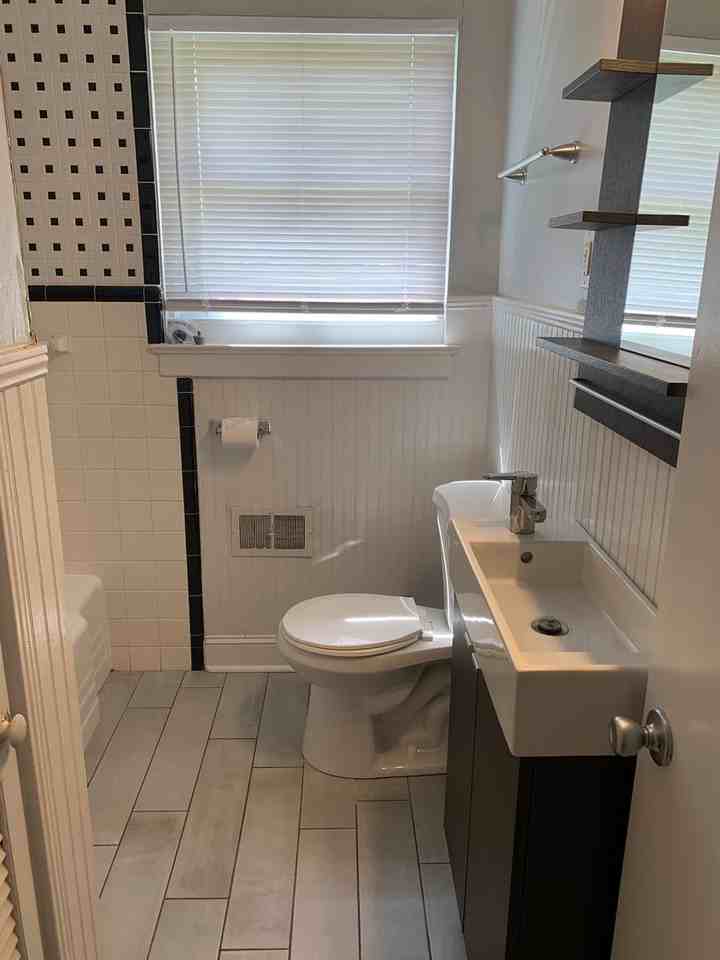 9129 Beatties Ford Rd - Photo 5 of 17
