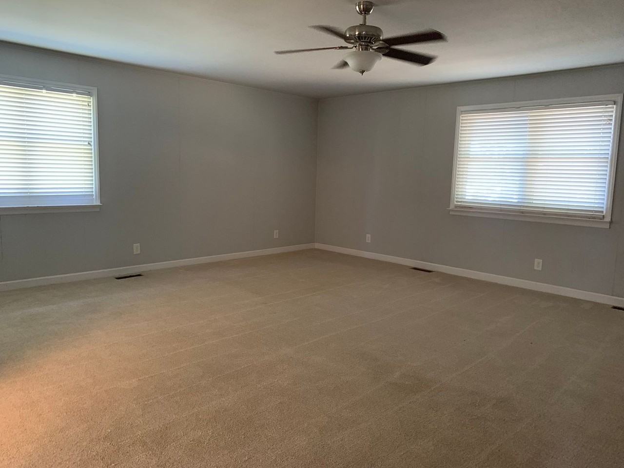 9129 Beatties Ford Rd - Photo 6 of 17