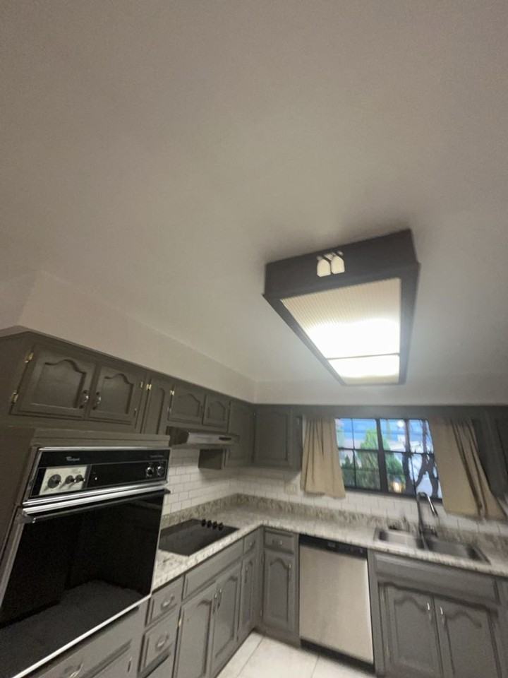 1052 Monte Largo Dr Ne - Photo 3 of 14